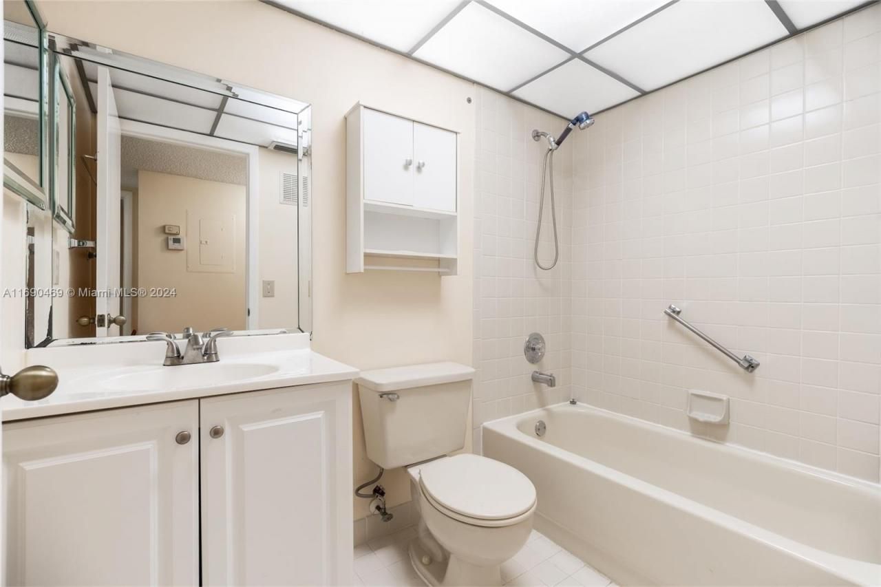 10869 W Clairmont Cir, Unit 209, Tamarac, FL 33321 Photo