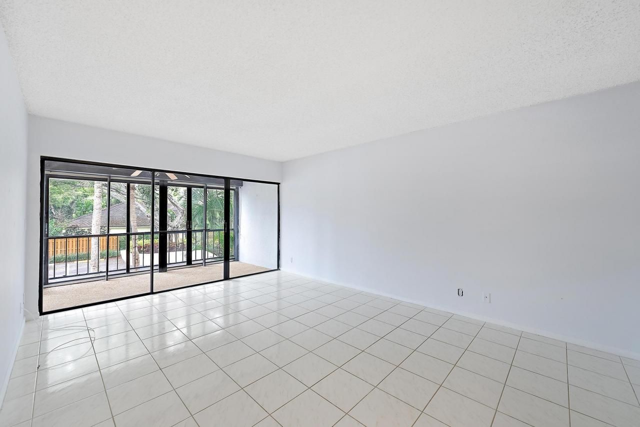 1660 Twelve Oaks Way, Unit 205, North Palm Beach, FL 33408 Photo