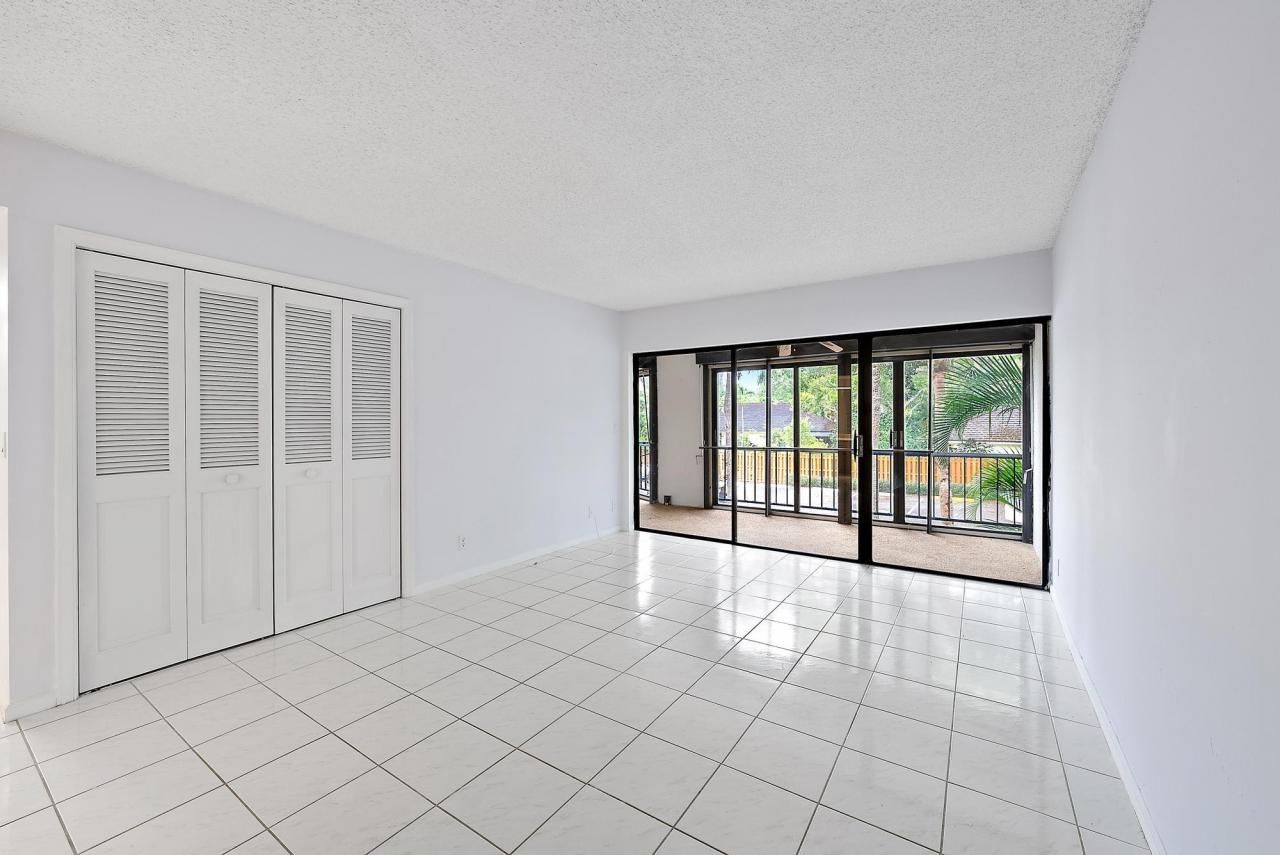 1660 Twelve Oaks Way, Unit 205, North Palm Beach, FL 33408 Photo