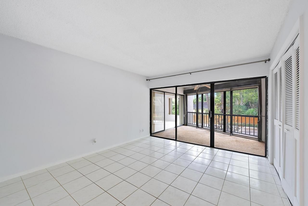 1660 Twelve Oaks Way, Unit 205, North Palm Beach, FL 33408 Photo