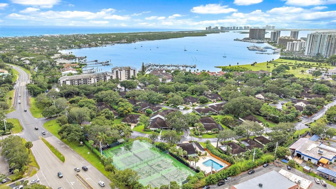 1660 Twelve Oaks Way, Unit 205, North Palm Beach, FL 33408 Photo