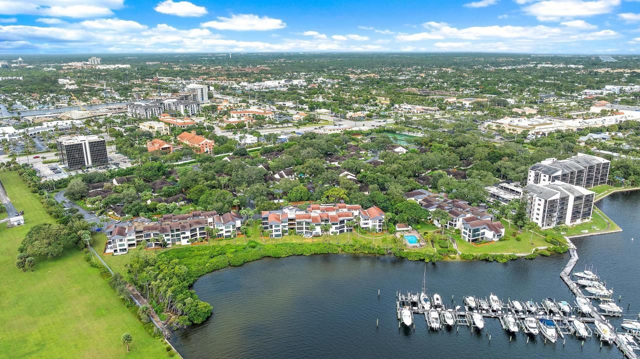 1660 Twelve Oaks Way, Unit 205, North Palm Beach, FL 33408 Photo