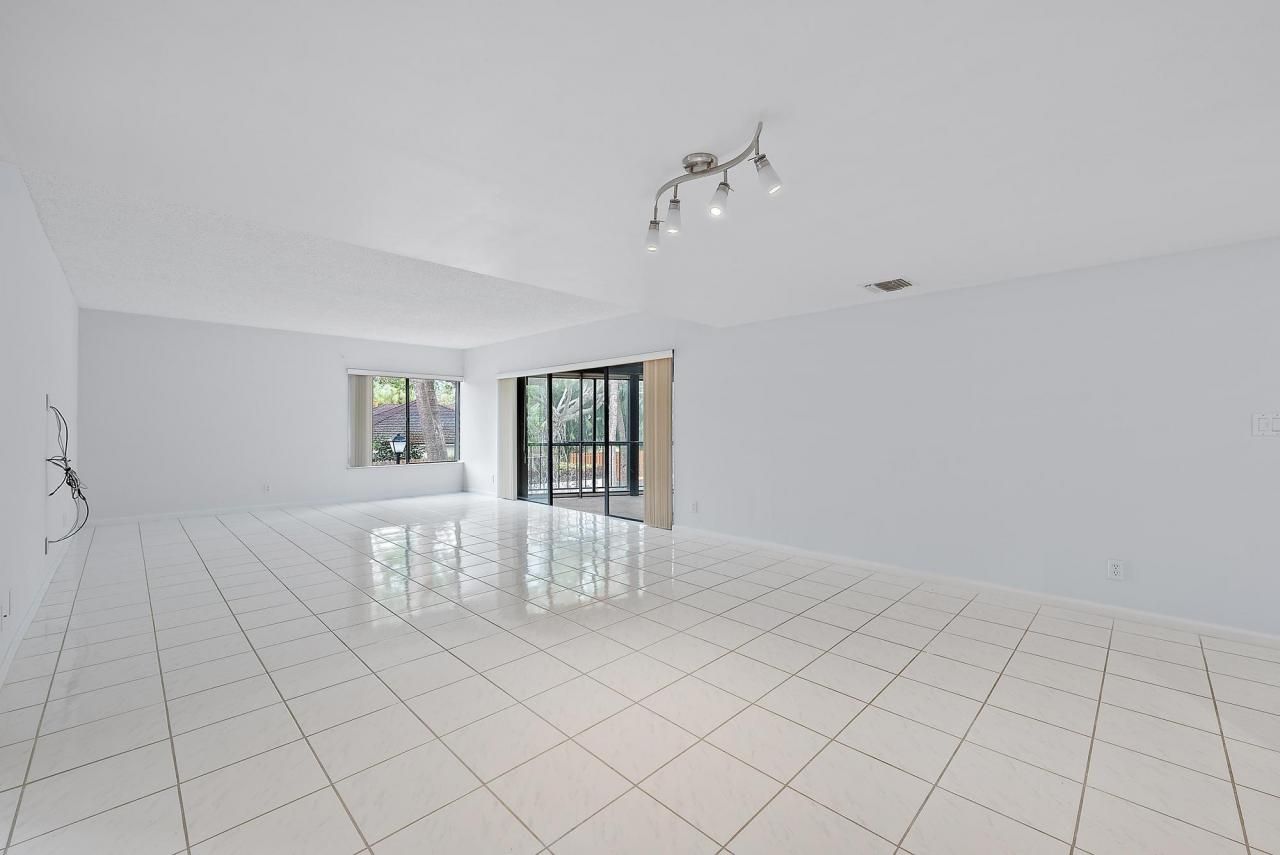 1660 Twelve Oaks Way, Unit 205, North Palm Beach, FL 33408 Photo