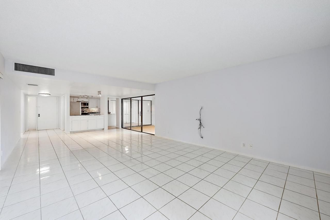 1660 Twelve Oaks Way, Unit 205, North Palm Beach, FL 33408 Photo