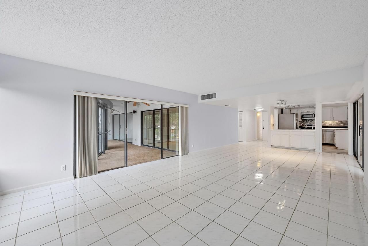 1660 Twelve Oaks Way, Unit 205, North Palm Beach, FL 33408 Photo