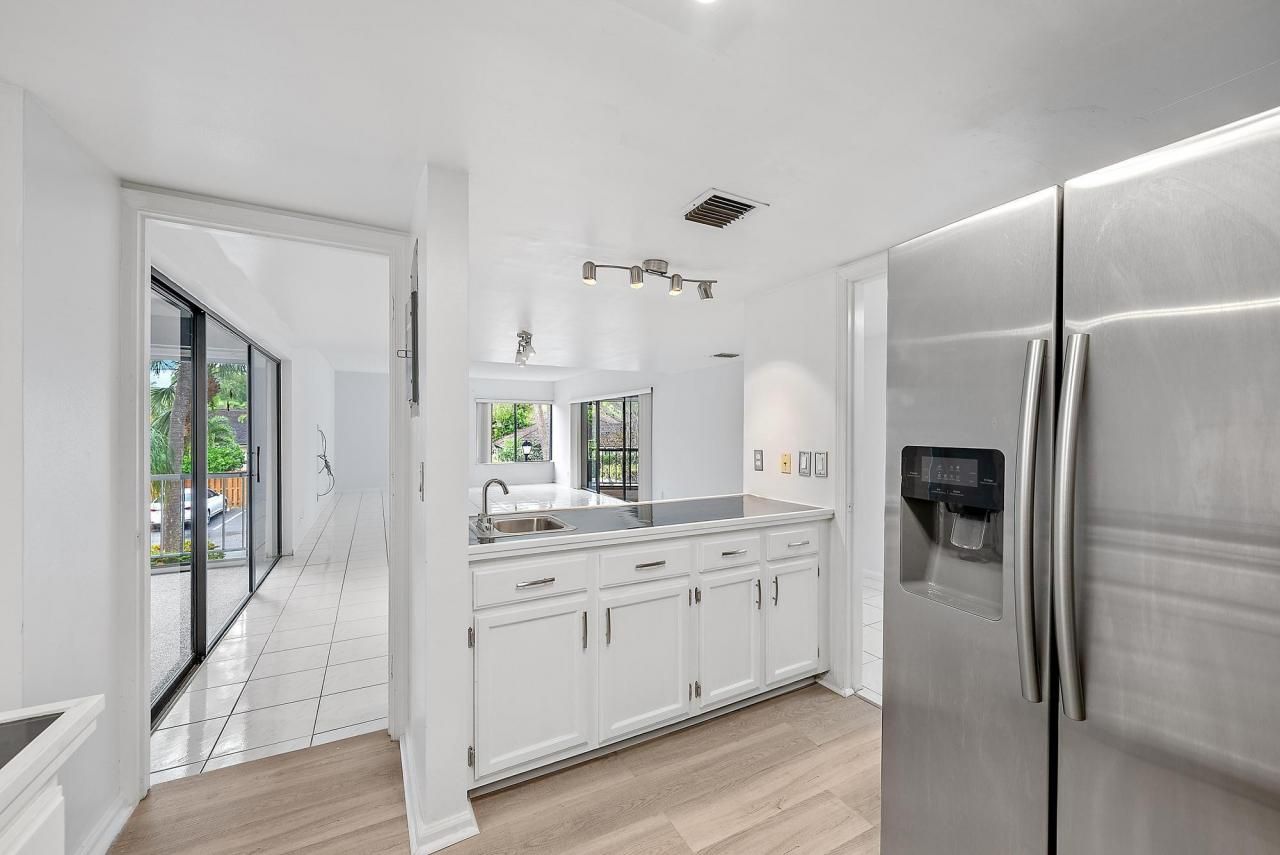 1660 Twelve Oaks Way, Unit 205, North Palm Beach, FL 33408 Photo