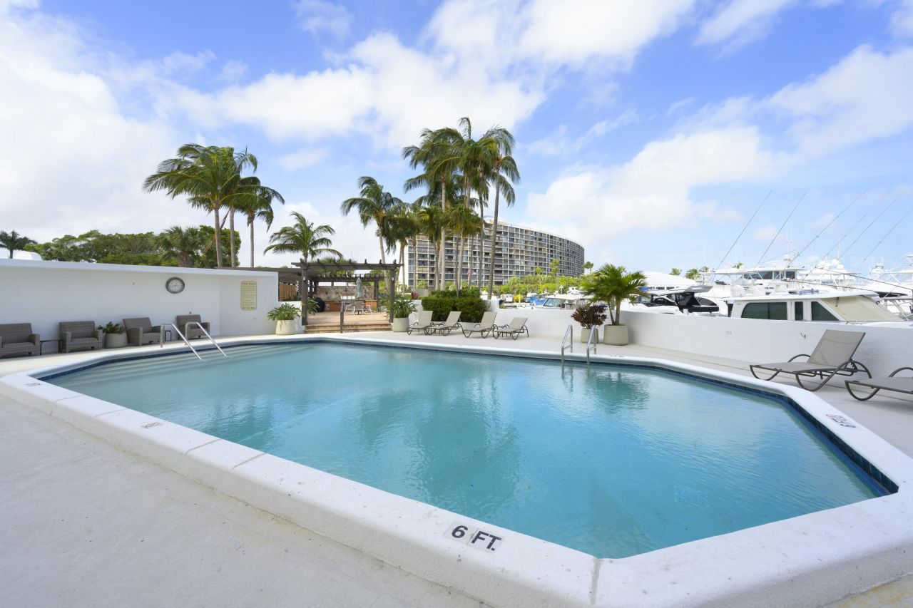 108 Lakeshore Drive, Unit T-38, North Palm Beach, FL 33408 Photo