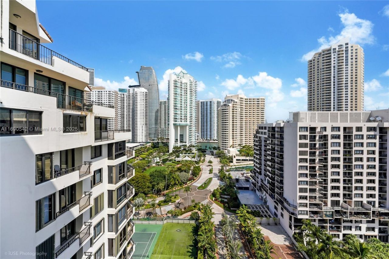 520 Brickell Key Dr, Unit A1812, Miami, FL 33131 Photo