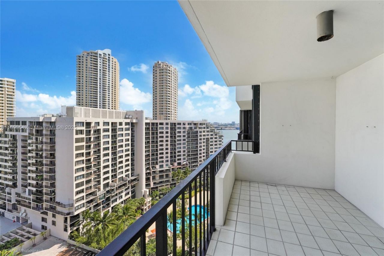 520 Brickell Key Dr, Unit A1812, Miami, FL 33131 Photo