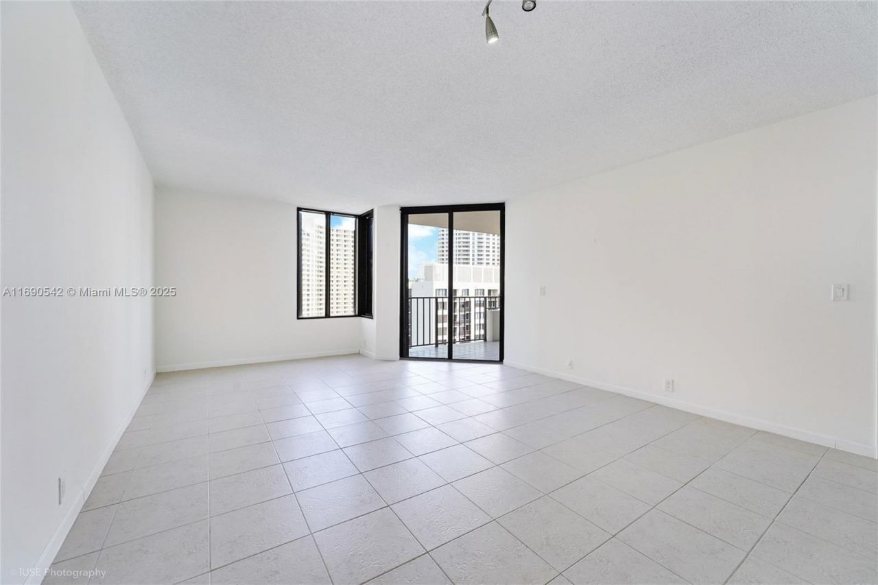 520 Brickell Key Dr, Unit A1812, Miami, FL 33131 Photo