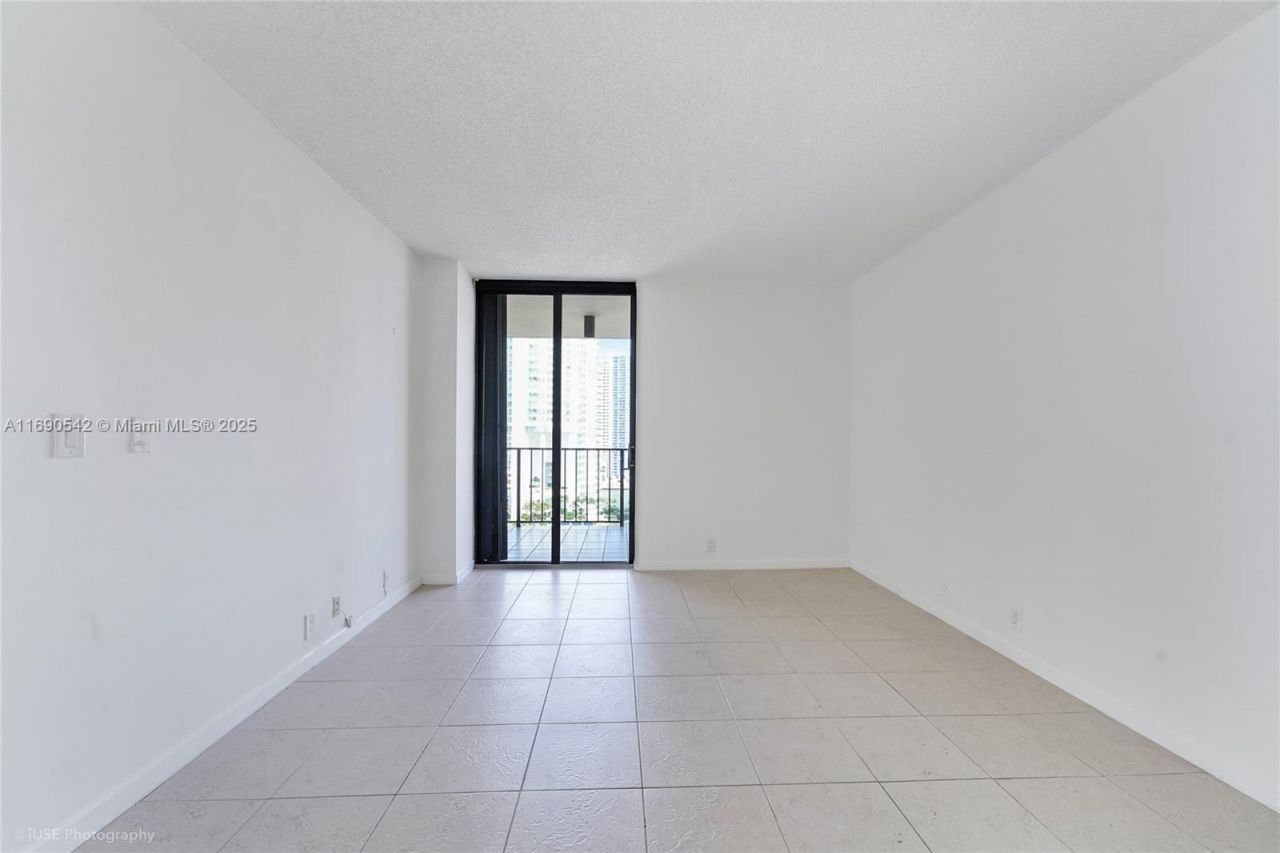 520 Brickell Key Dr, Unit A1812, Miami, FL 33131 Photo