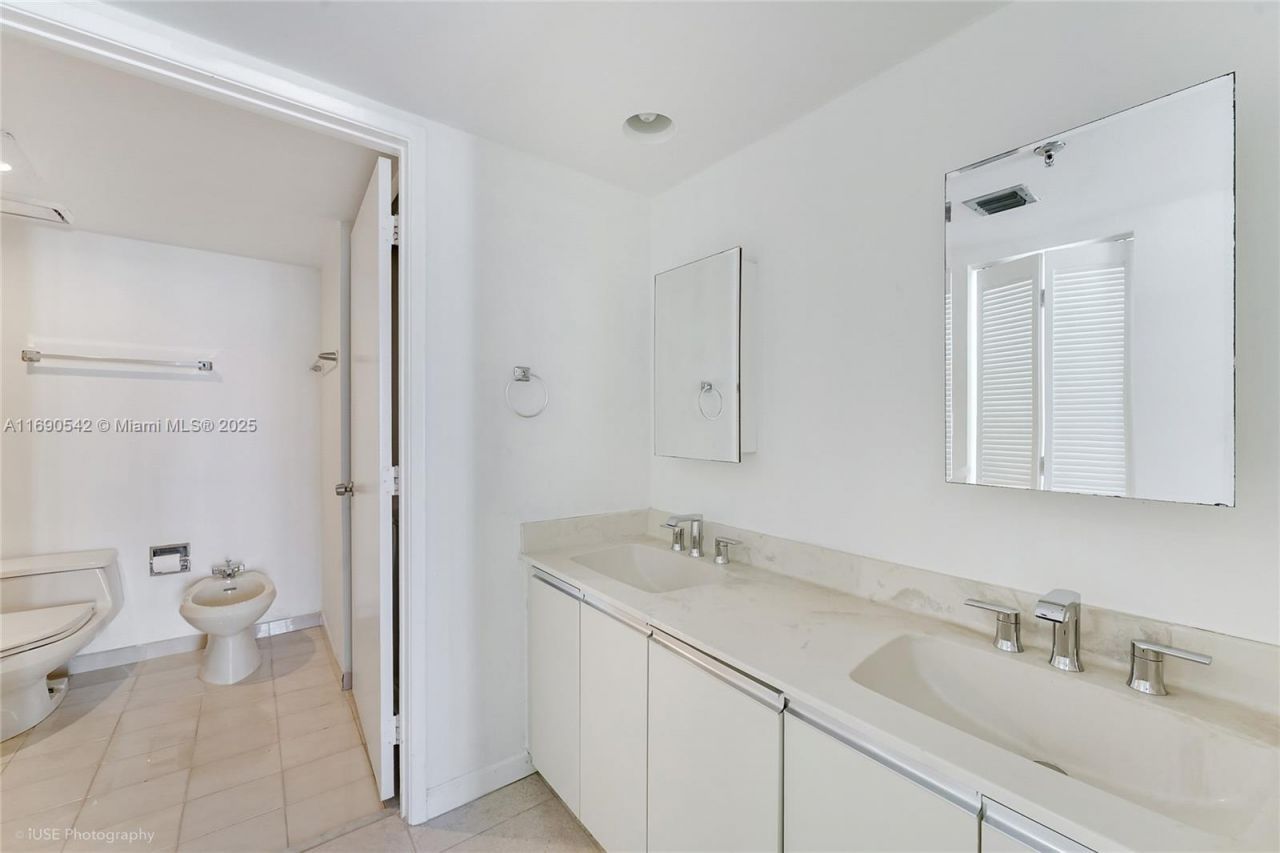 520 Brickell Key Dr, Unit A1812, Miami, FL 33131 Photo