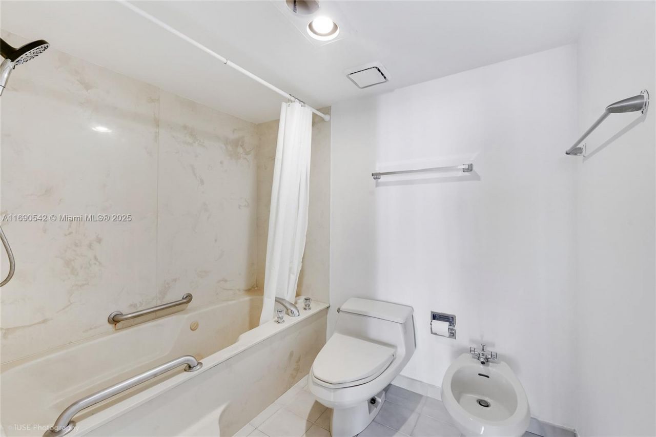 520 Brickell Key Dr, Unit A1812, Miami, FL 33131 Photo