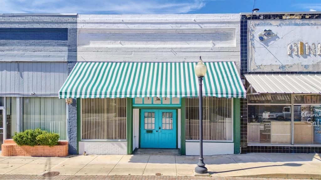 323 N Commerce Street, Gainesville, TX 76240 Main Photo