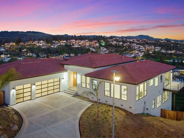 3794 Skyfarm Drive, Santa Rosa, CA 95403