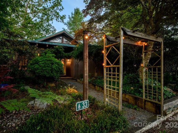 33 Summit Lane, Newland, NC 28657