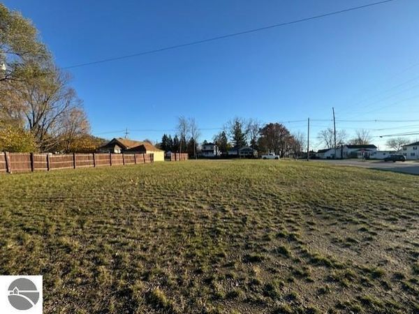 518 Washington Street W, St Louis, MI 48880