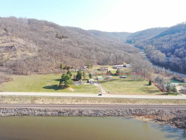 14435 FIXIT LANE, Ferryville, WI 54628