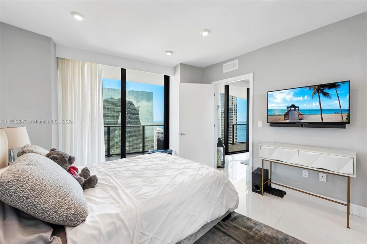 1300 S Miami Ave, Unit 3402, Miami, FL 33130 Photo