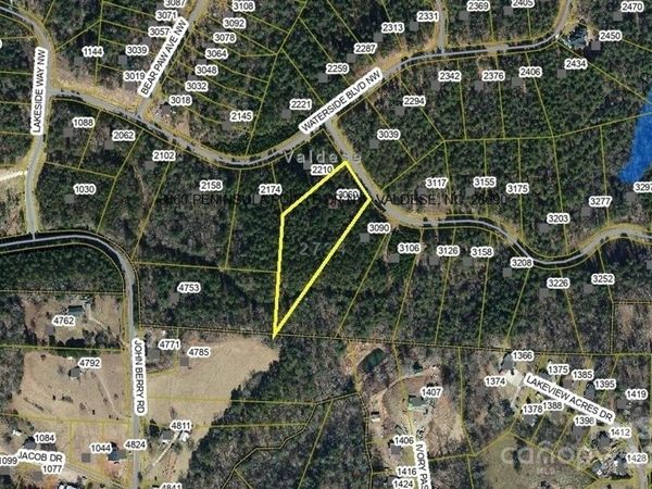 3060 Peninsula Pointe Drive NW, Valdese, NC 28690