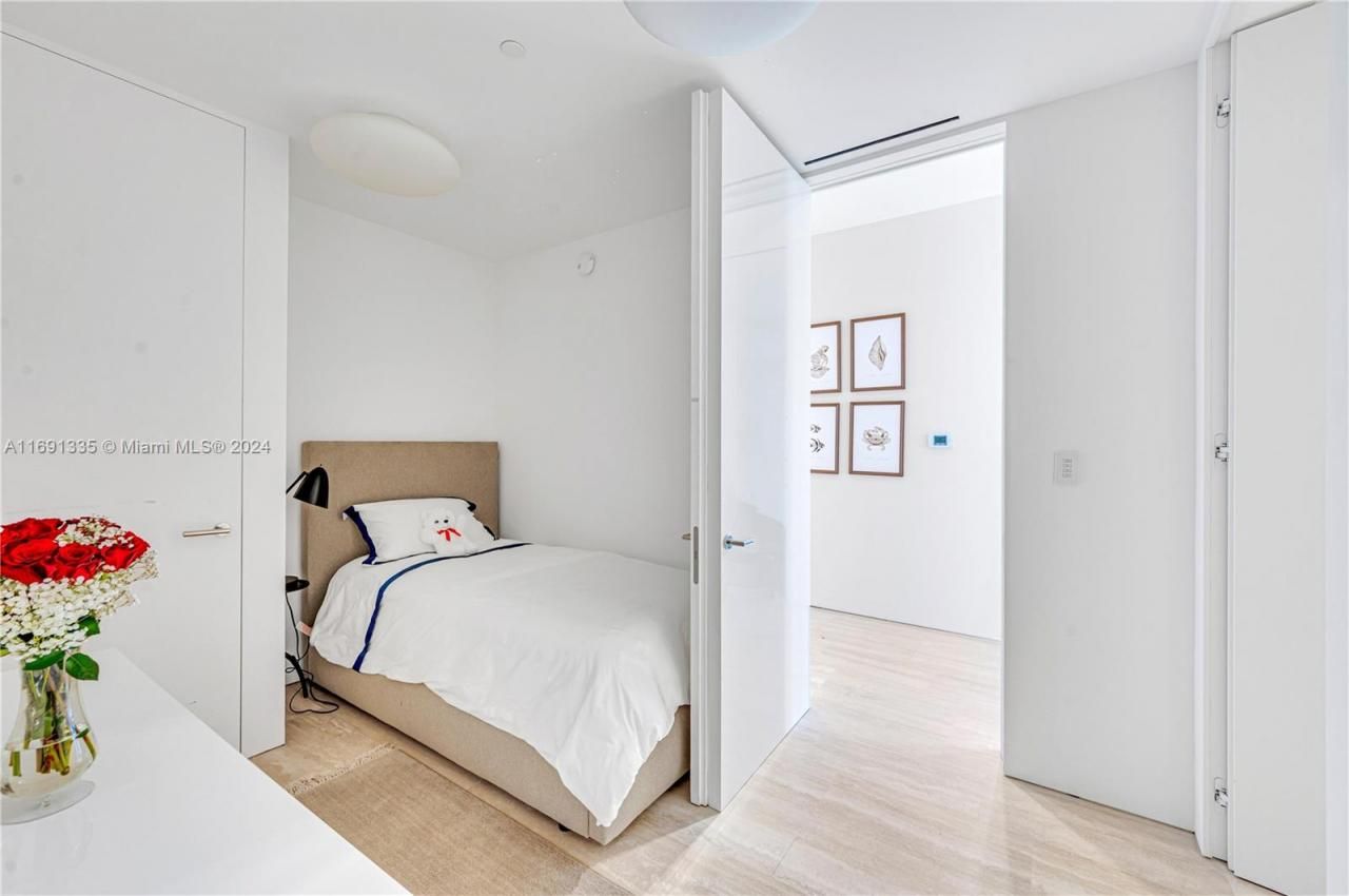 9111 Collins Ave, Unit N-PH6, Surfside, FL 33154 Photo