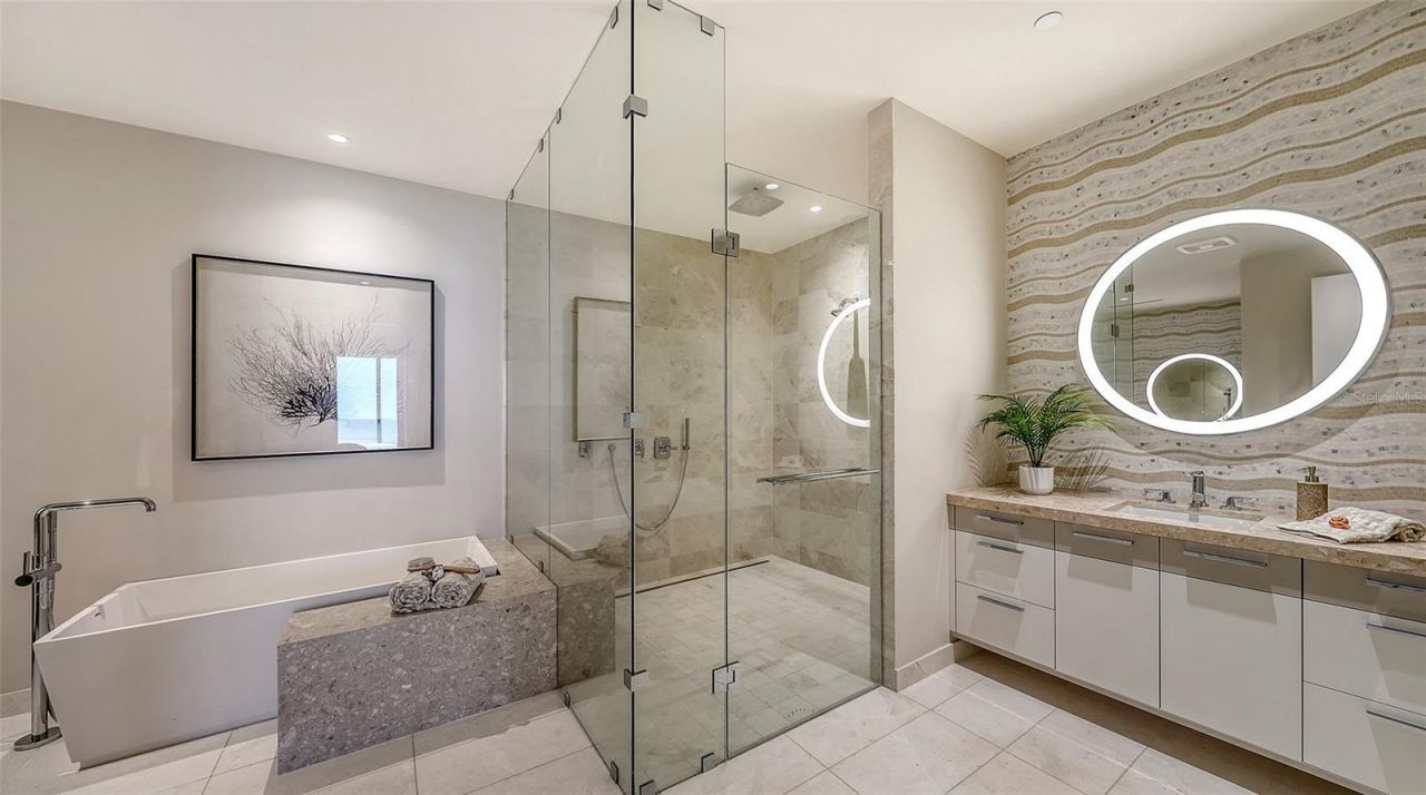 1561 Gulf Of Mexico Drive, Unit 403, Longboat Key, FL 34228 Photo