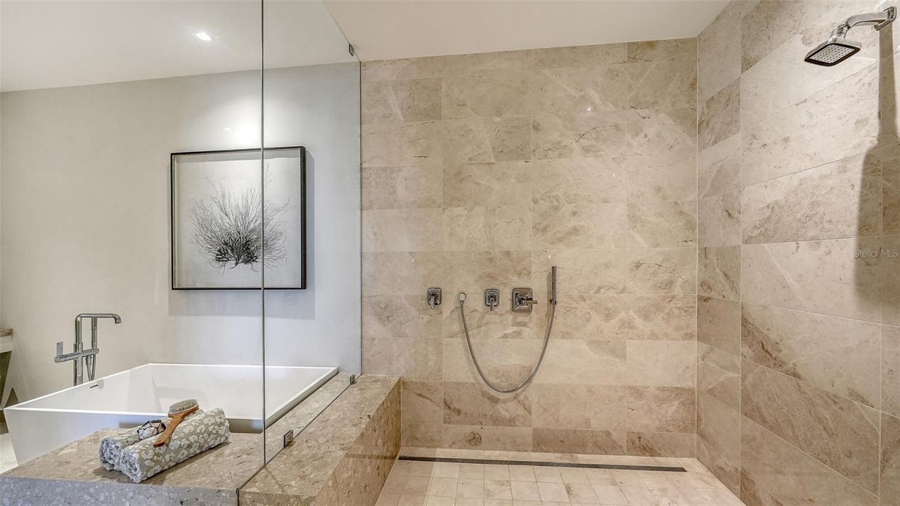 1561 Gulf Of Mexico Drive, Unit 403, Longboat Key, FL 34228 Photo