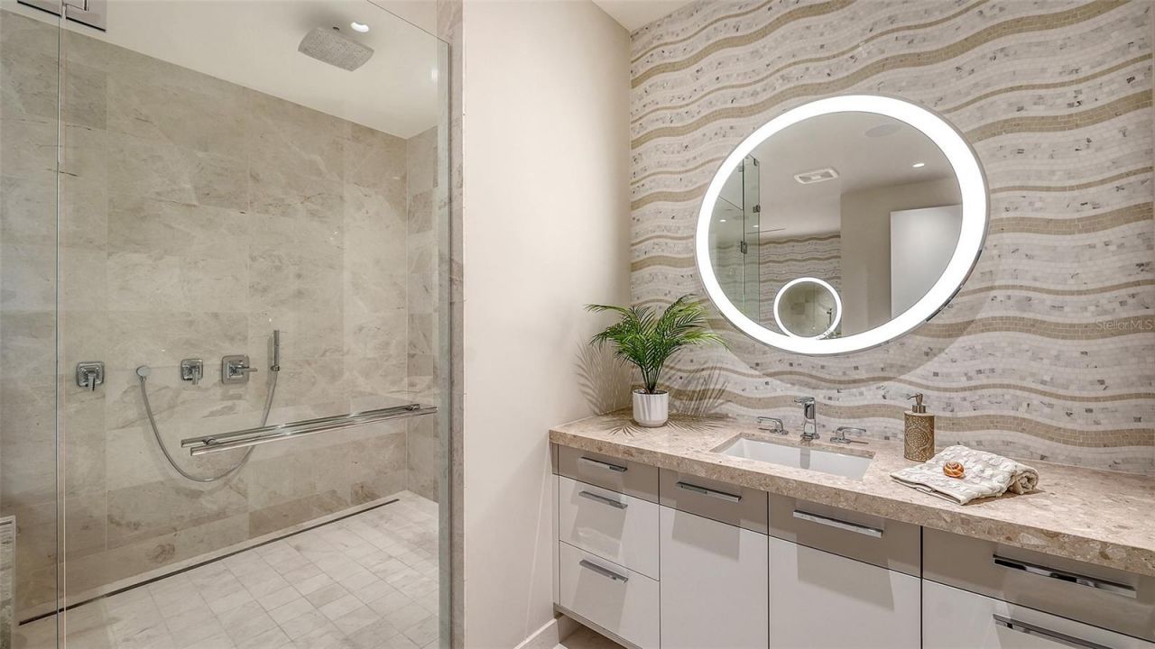 1561 Gulf Of Mexico Drive, Unit 403, Longboat Key, FL 34228 Photo