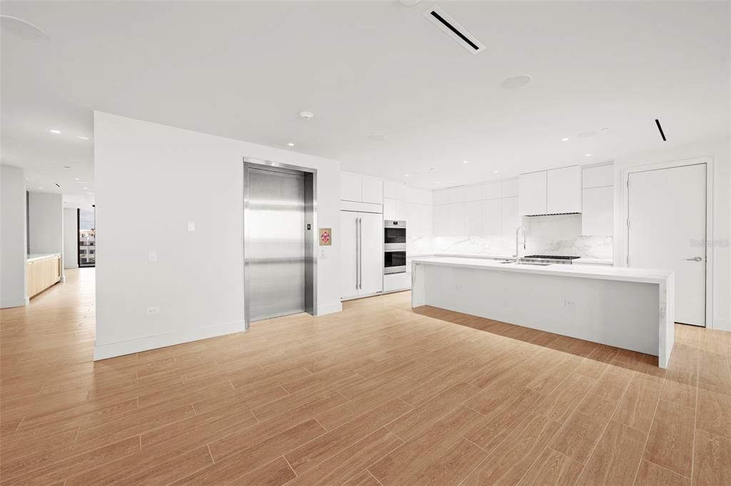 1561 Gulf Of Mexico Drive, Unit 403, Longboat Key, FL 34228 Photo