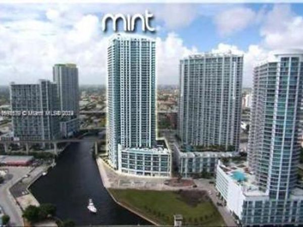 92 SW 3rd St, Unit 1802, Miami, FL 33130