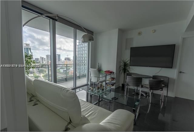 92 SW 3rd St, Unit 1802, Miami, FL 33130 Photo