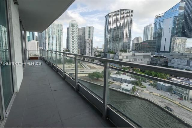 92 SW 3rd St, Unit 1802, Miami, FL 33130 Photo