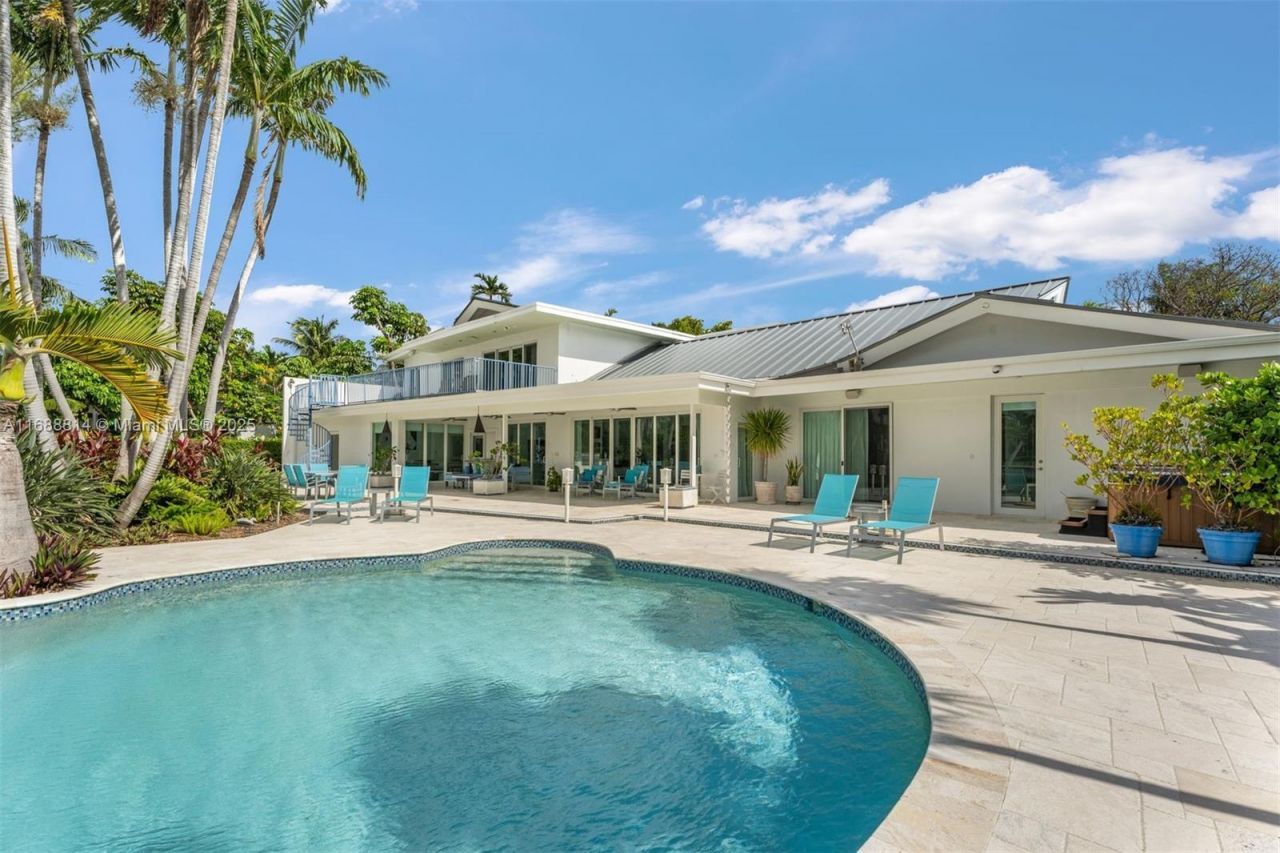 8900 Bay Drive, Surfside, FL 33154 Photo