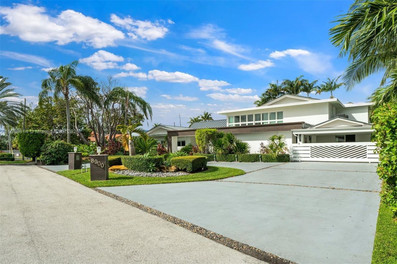 8900 Bay Drive, Surfside, FL 33154 Photo