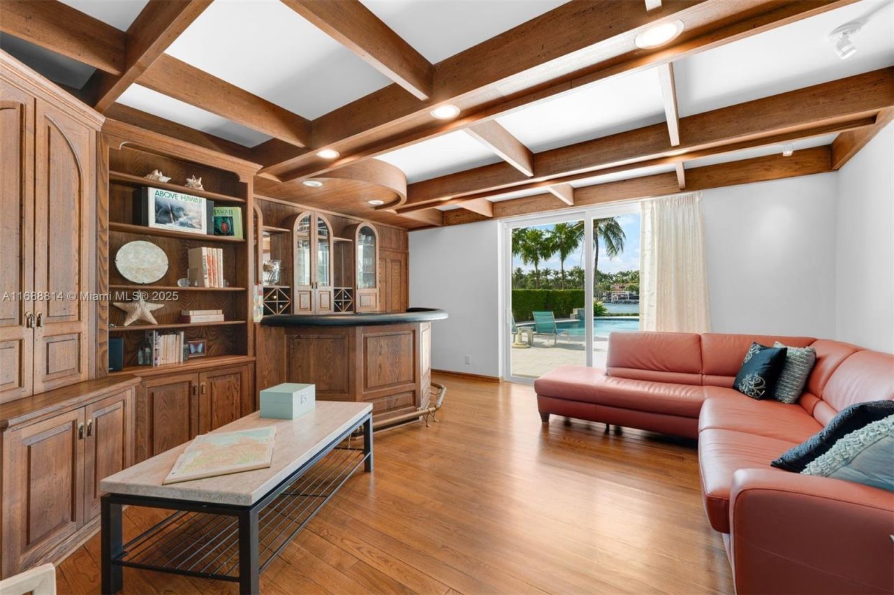 8900 Bay Drive, Surfside, FL 33154 Photo