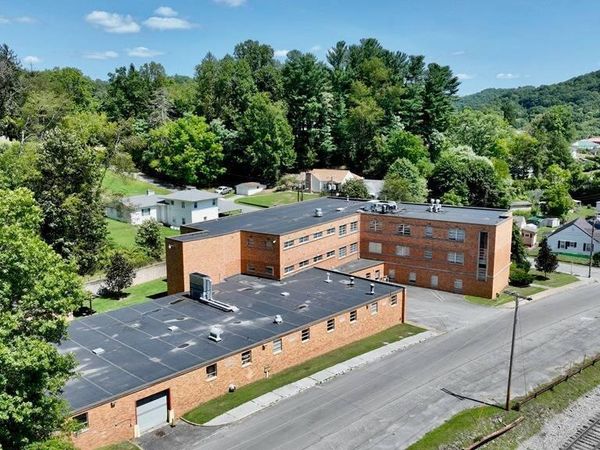 100 Bluestone Rd, Mount Hope, WV 25880