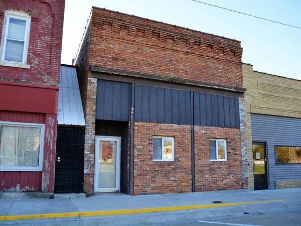 114 E MARKET Street, Colchester, IL 62326