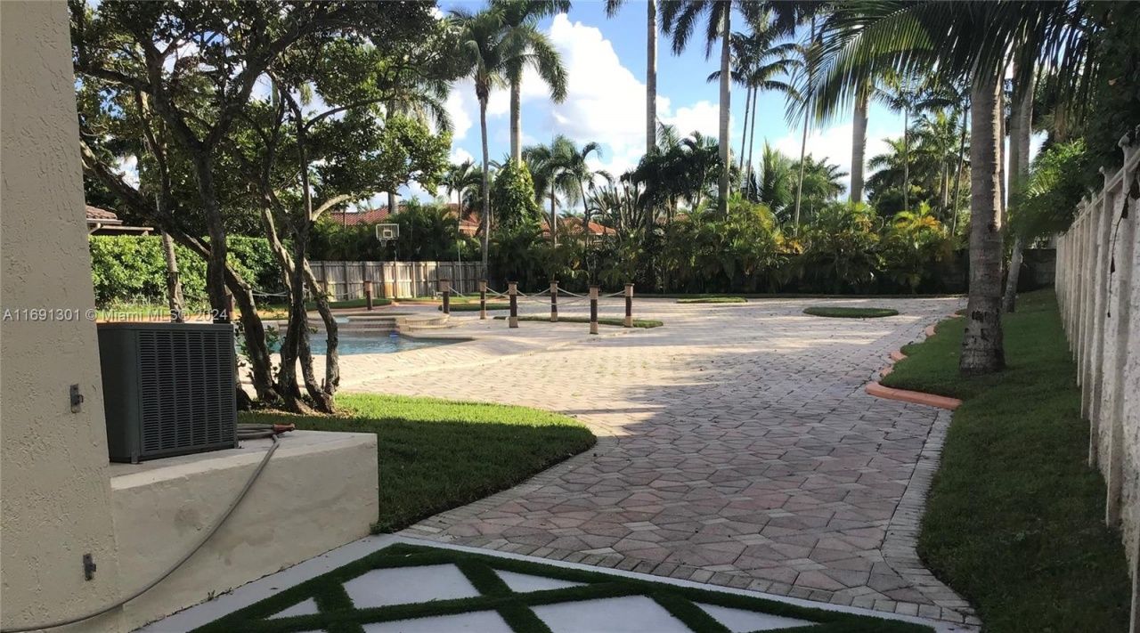 13460 SW 32nd St, Kendall, FL 33175 Photo