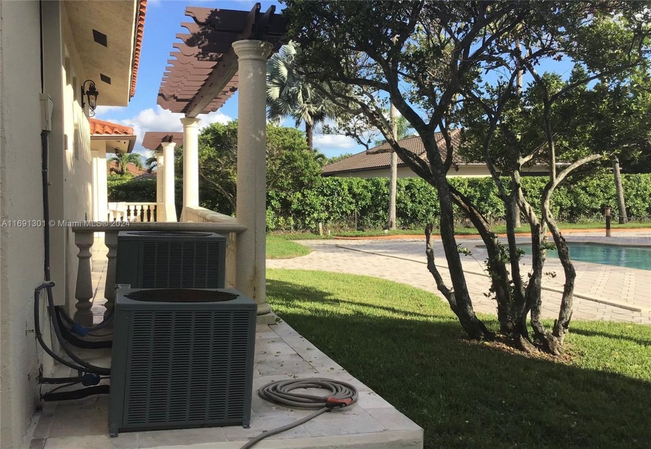 13460 SW 32nd St, Kendall, FL 33175 Photo