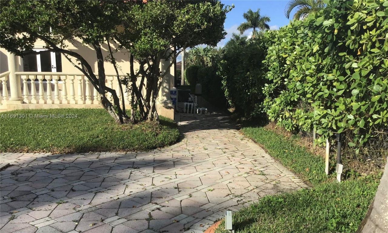 13460 SW 32nd St, Kendall, FL 33175 Photo