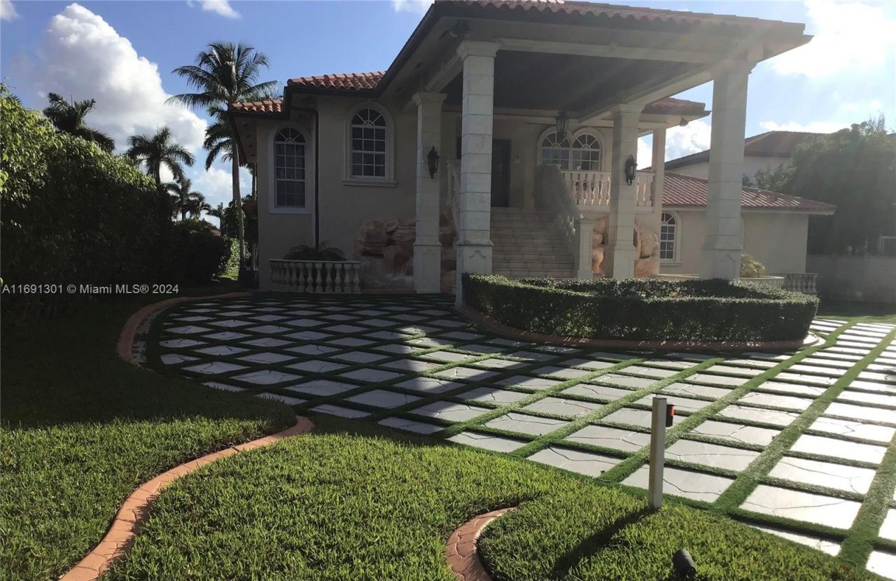 13460 SW 32nd St, Kendall, FL 33175 Photo