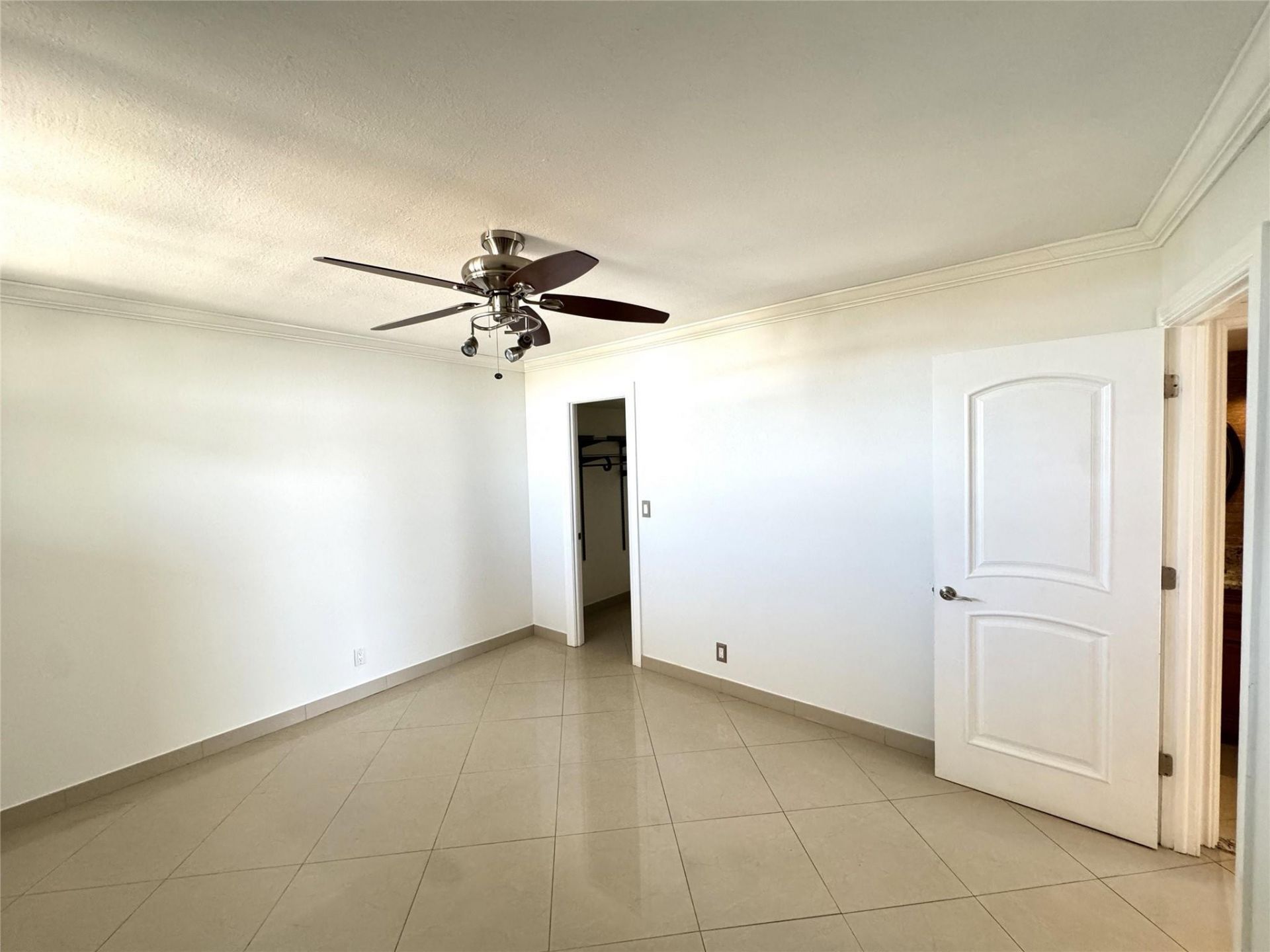 4800 Bayview Drive, Unit 406, Fort Lauderdale, FL 33308 Photo