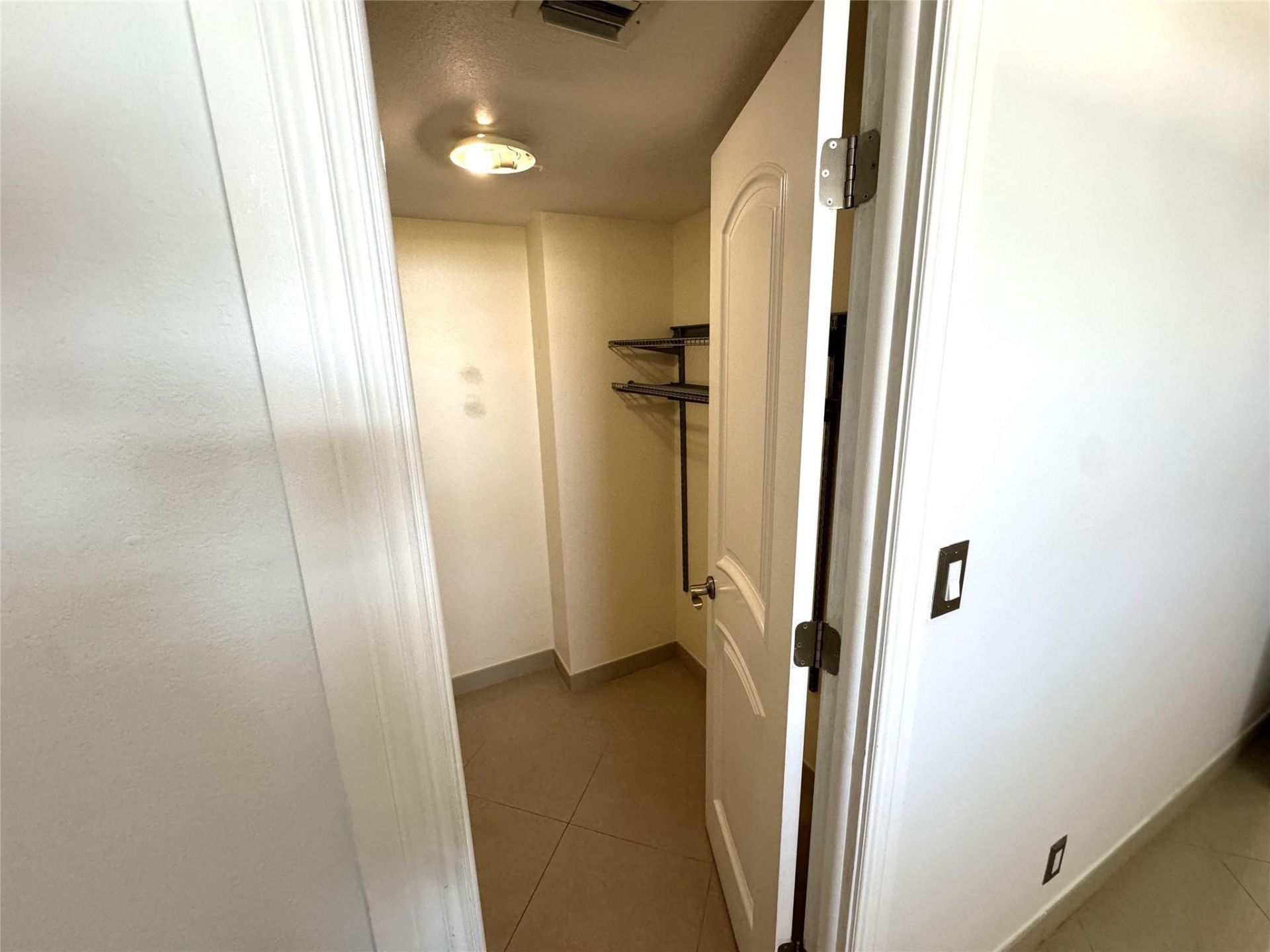 4800 Bayview Drive, Unit 406, Fort Lauderdale, FL 33308 Photo