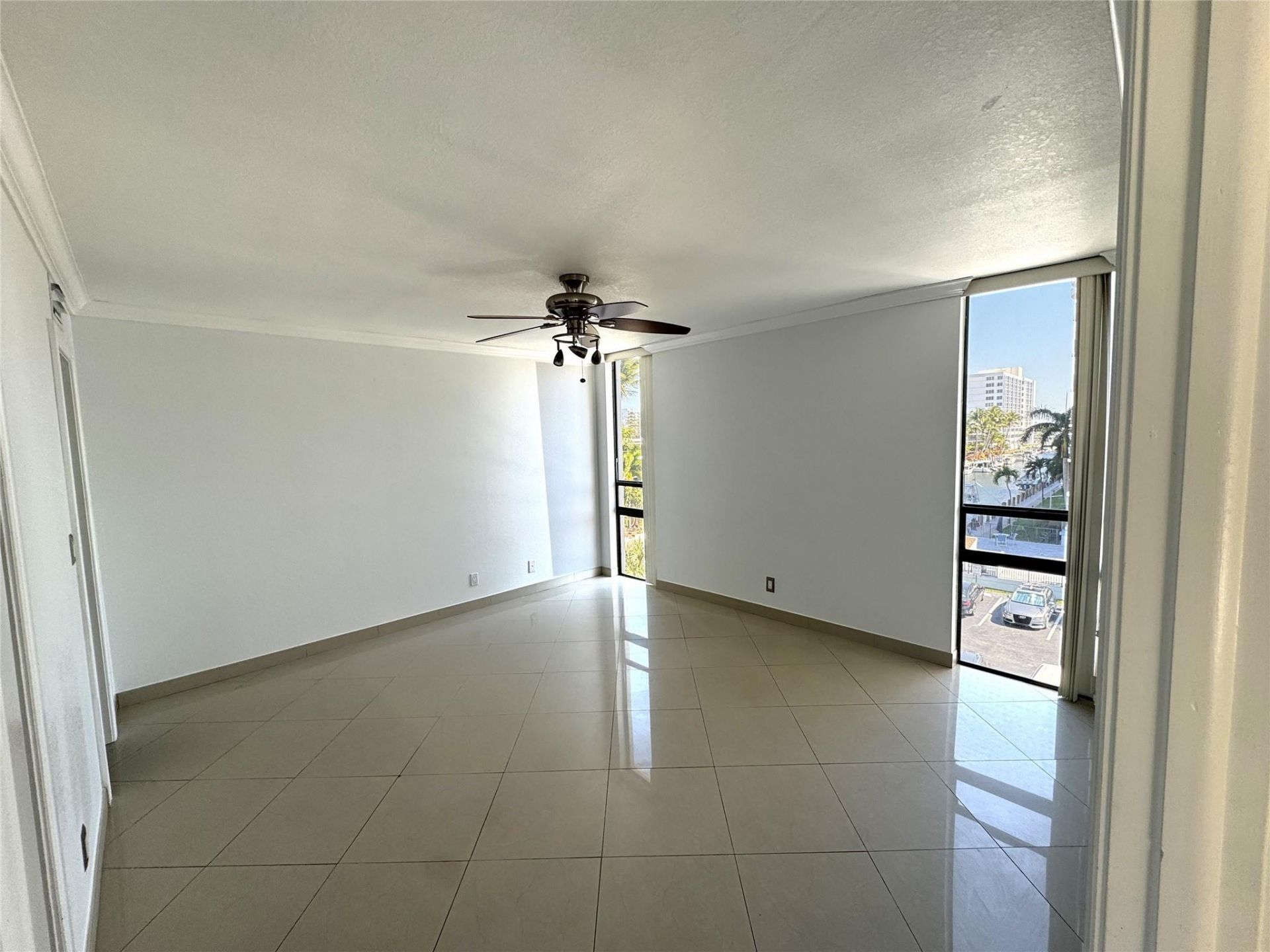4800 Bayview Drive, Unit 406, Fort Lauderdale, FL 33308 Photo