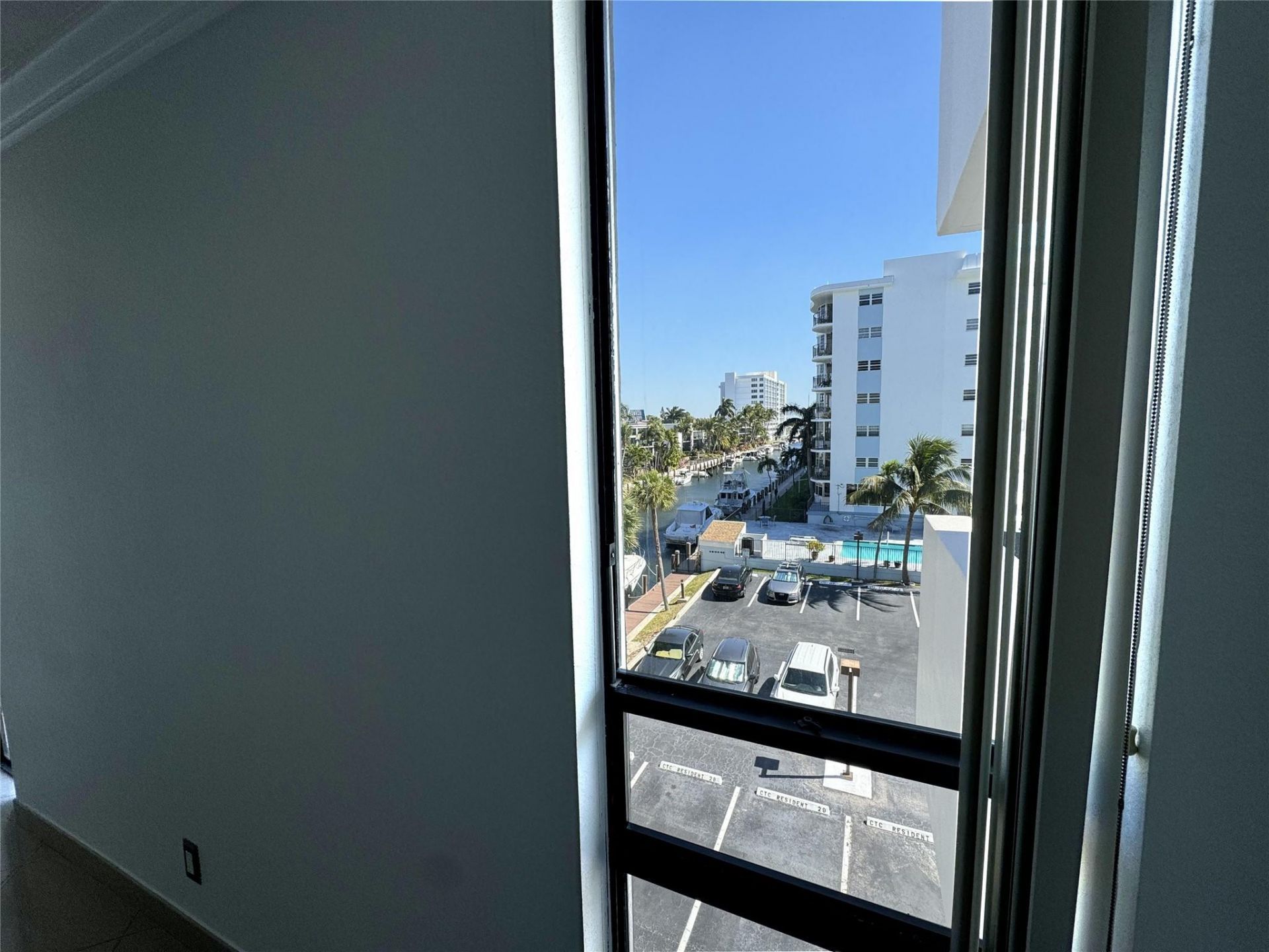 4800 Bayview Drive, Unit 406, Fort Lauderdale, FL 33308 Photo
