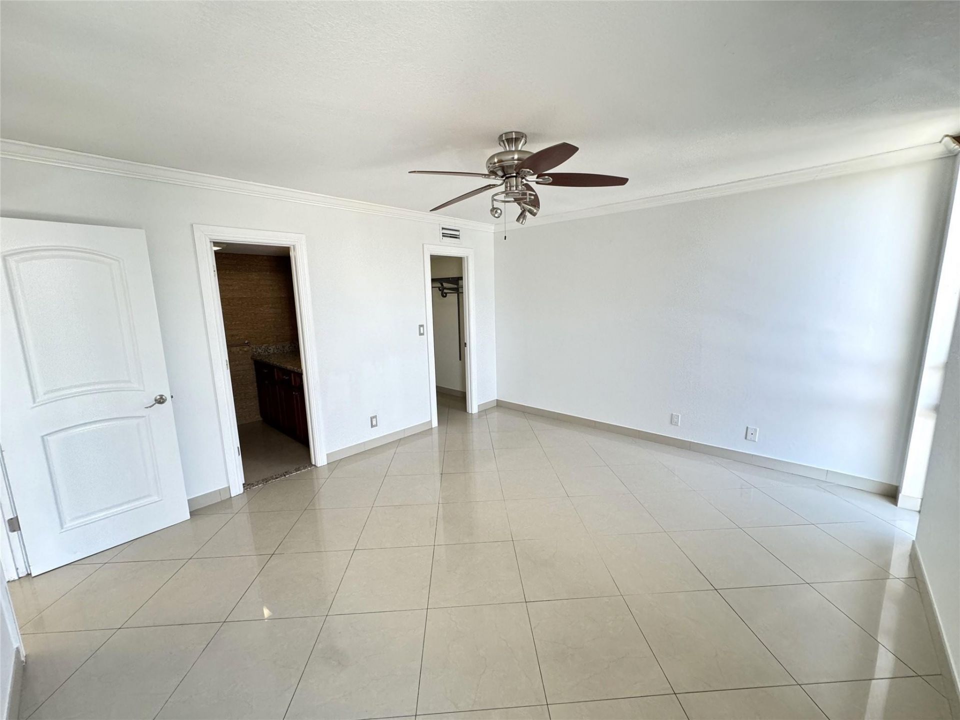 4800 Bayview Drive, Unit 406, Fort Lauderdale, FL 33308 Photo