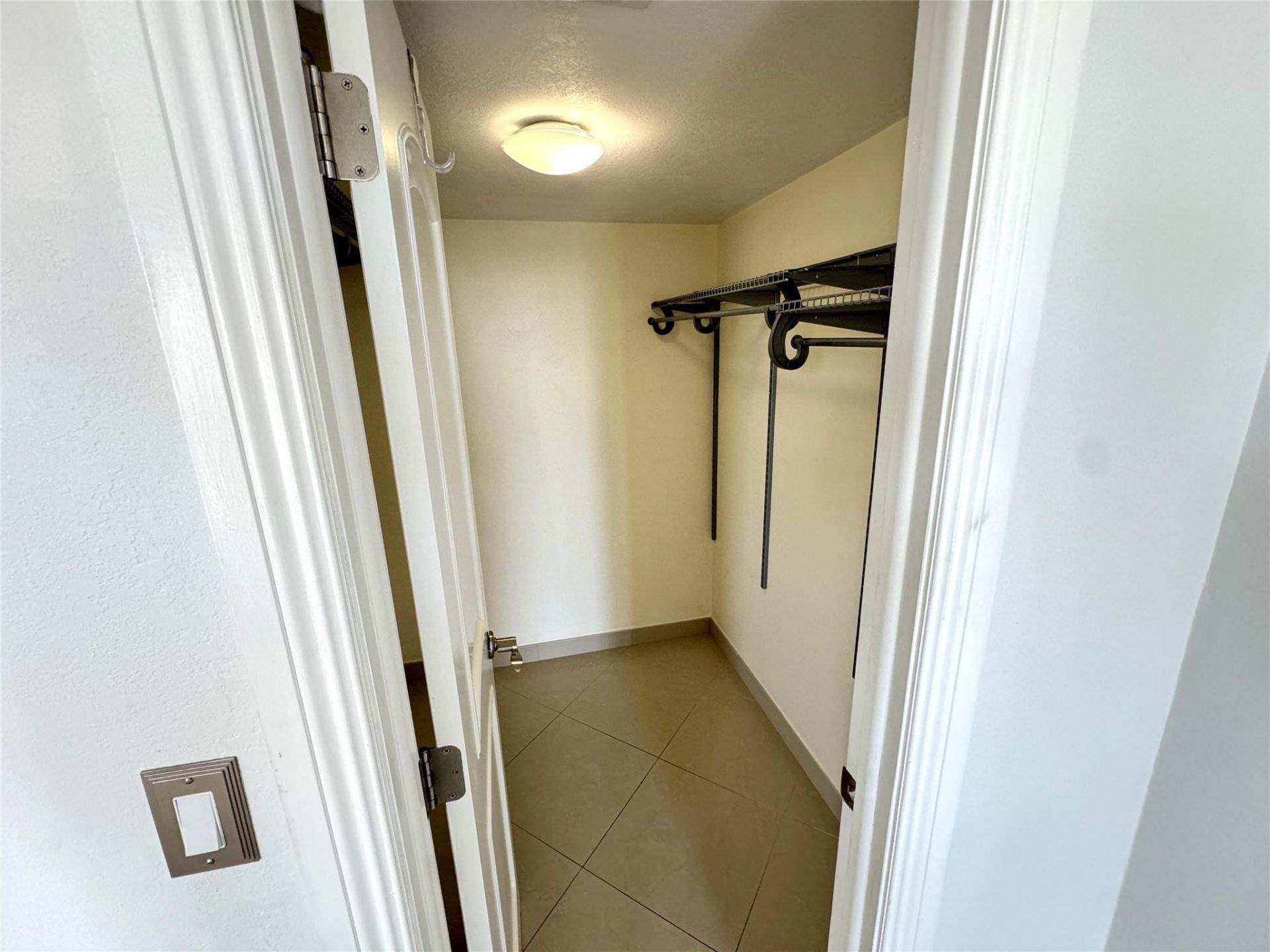 4800 Bayview Drive, Unit 406, Fort Lauderdale, FL 33308 Photo