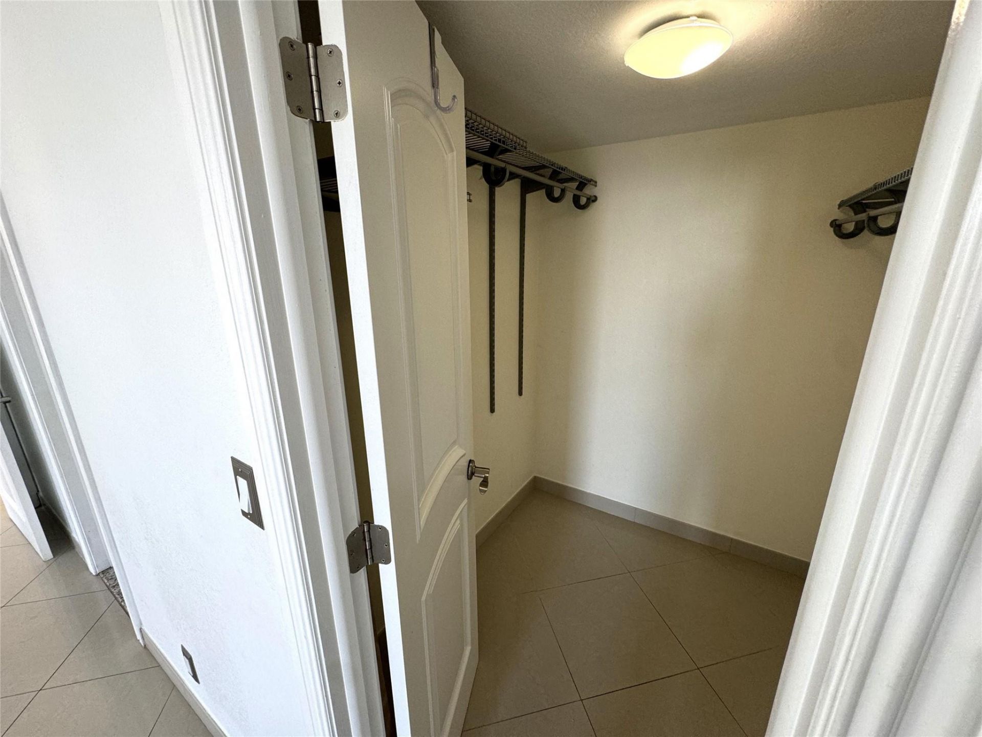 4800 Bayview Drive, Unit 406, Fort Lauderdale, FL 33308 Photo