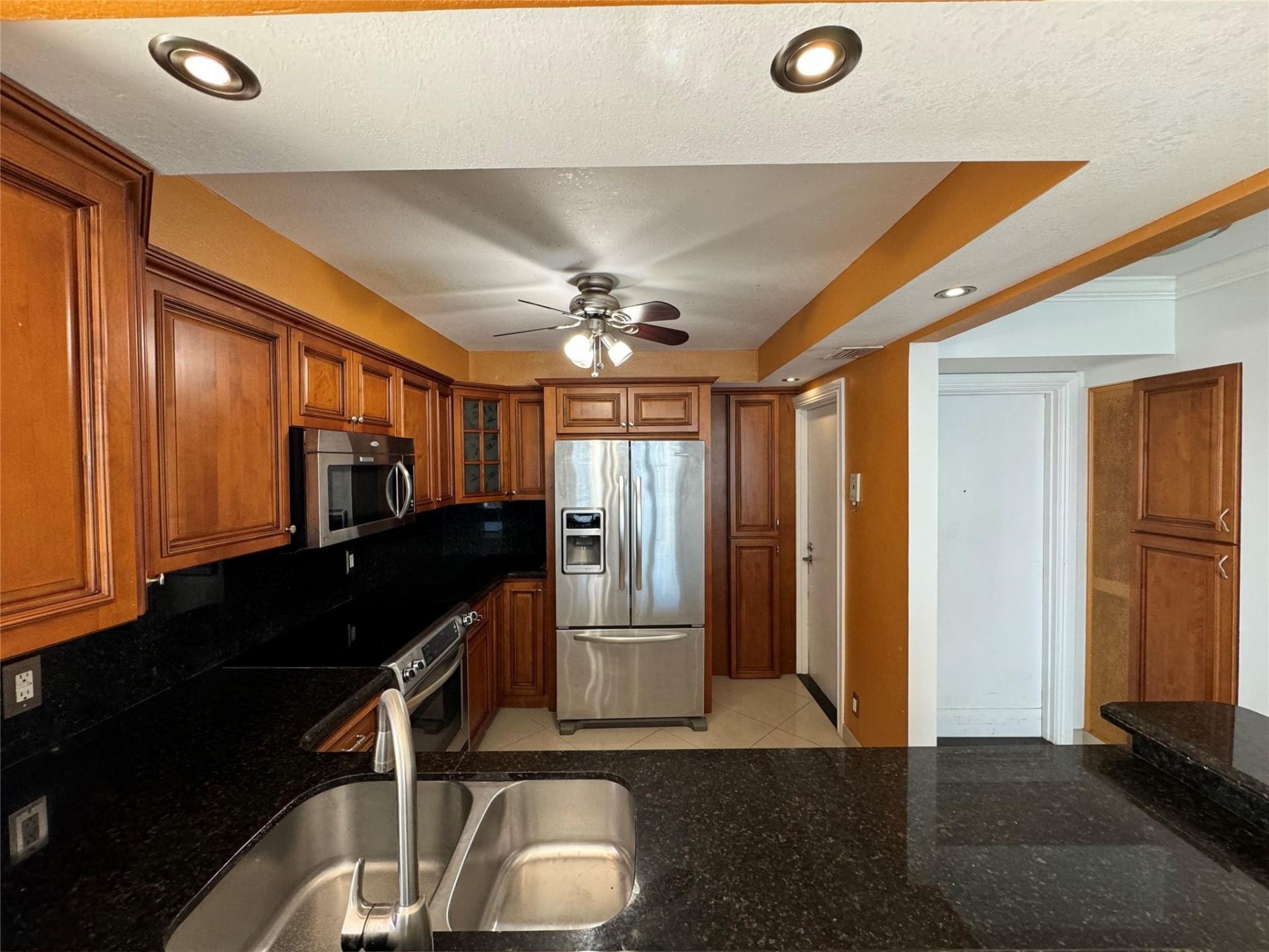 4800 Bayview Drive, Unit 406, Fort Lauderdale, FL 33308 Photo