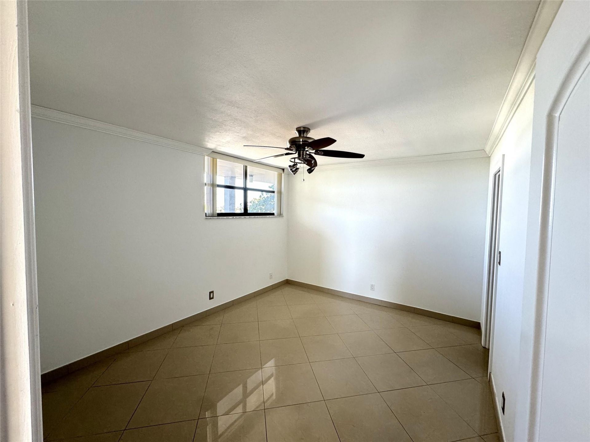 4800 Bayview Drive, Unit 406, Fort Lauderdale, FL 33308 Photo